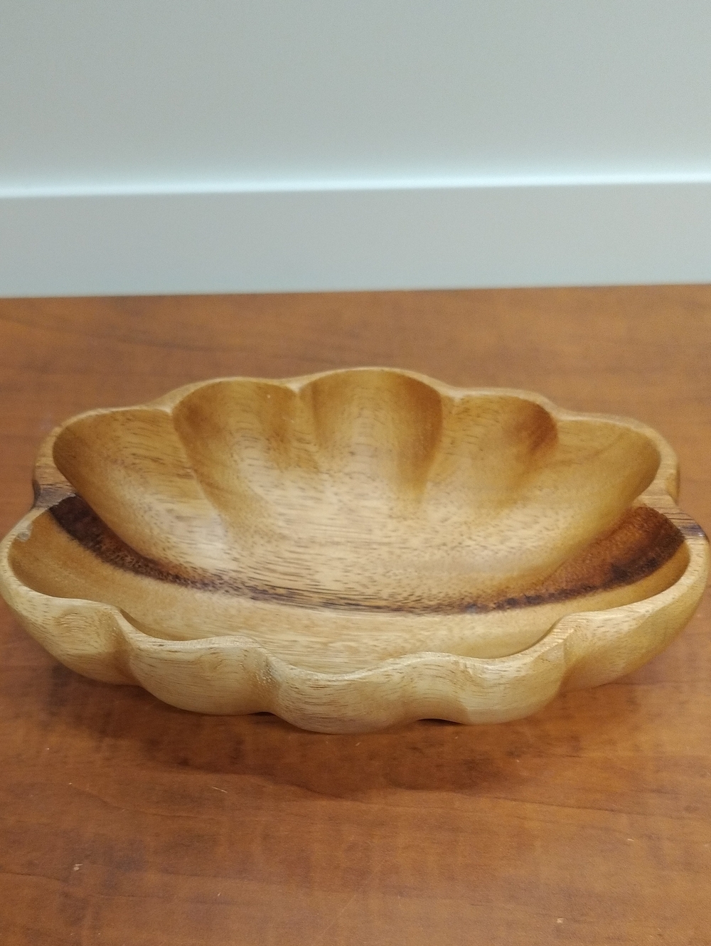 Hand-Carved Wooden Scallop Bowl - Natural Wood 7x5"